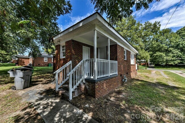 Building Photo - 3429 Meredith Ave