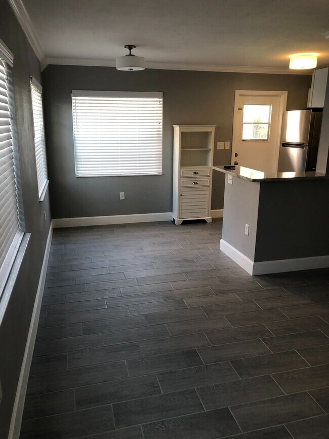 Building Photo - WALK TO THE BEACH FROM YOUR TOTALLY UPDATED, BEAUTIFUL CONDO!