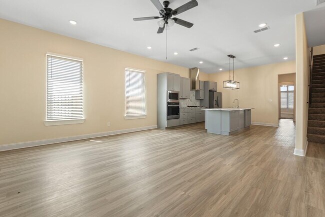 Building Photo - 48 Wilshire Blvd