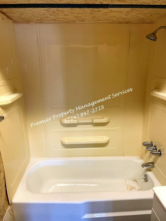 Building Photo - 331 W North St