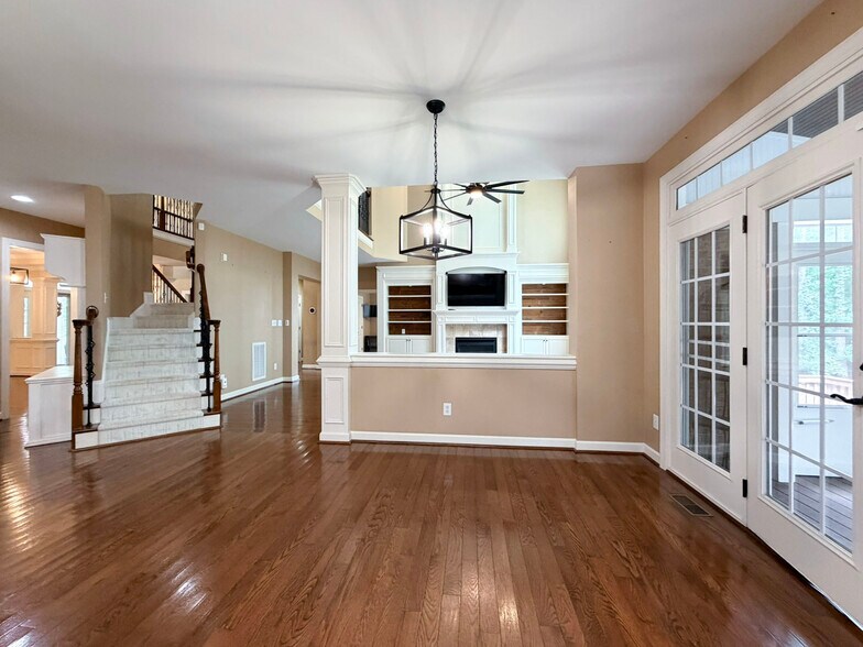 Building Photo - 5604 Pine Rock Ct