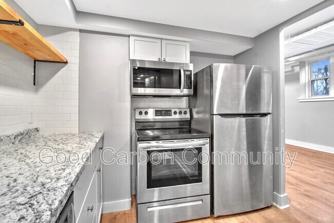 Building Photo - 2809 Main St