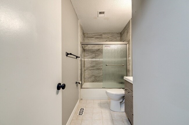 Building Photo - 3633 Shores Dr