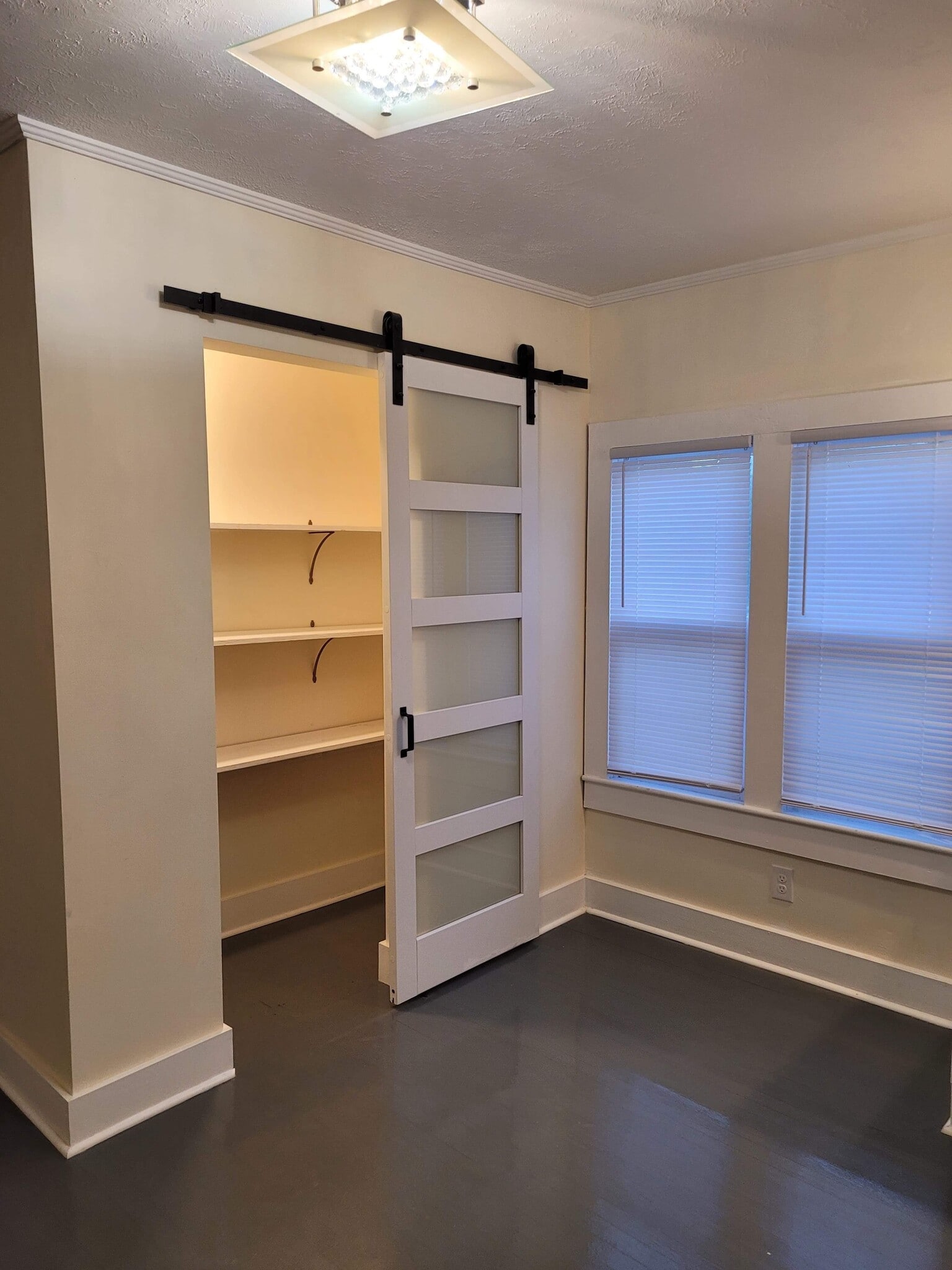 Building Photo - 155 E High St