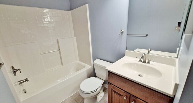 Building Photo - 3 Bed / 2-1/2 Bath Single Family Townhome with 1-Car Garage