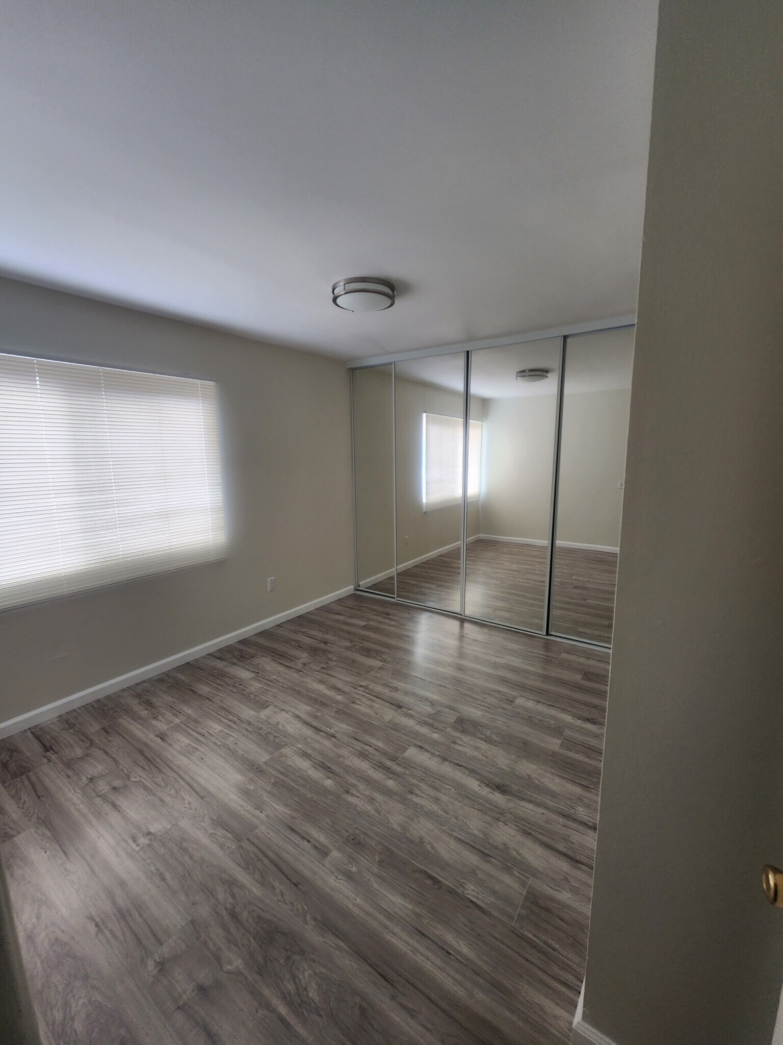 Building Photo - 820 N Kathleen Ln