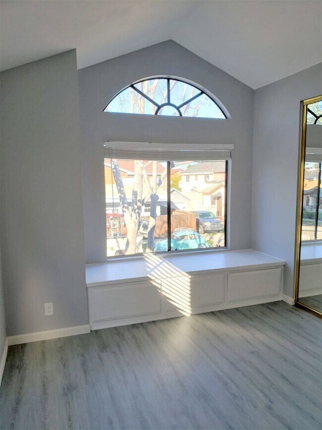 Building Photo - LB2506