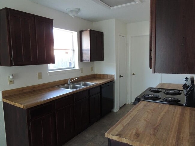 Building Photo - 8350 S Meadow Bird Cir