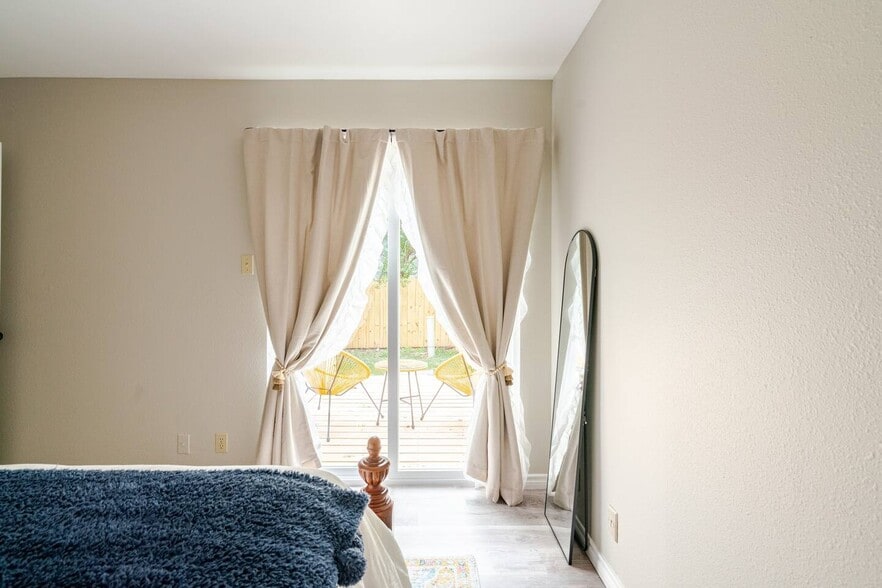 Sliding door to the backyard - 6307 Okner Ln