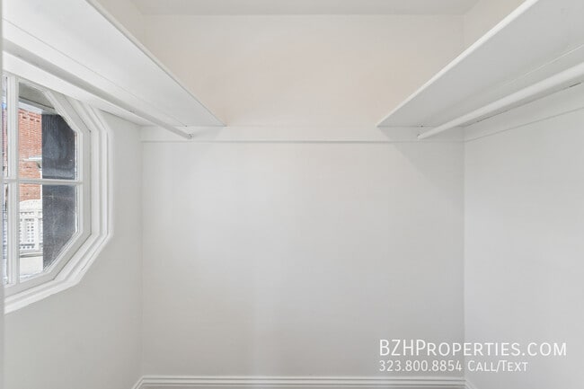 Building Photo - 1284 S Beverly Glen Blvd