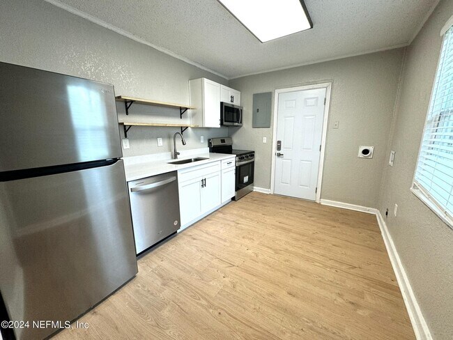 Building Photo - 5951 Wilmar Rd W