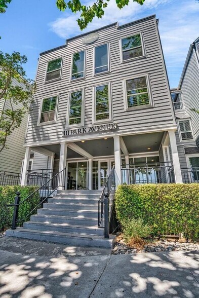 Building Photo - 411 Park Ave