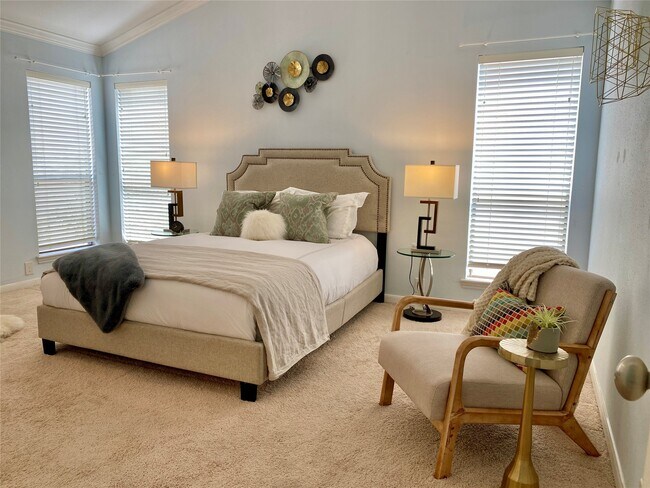 Building Photo - 2478 Bering Dr