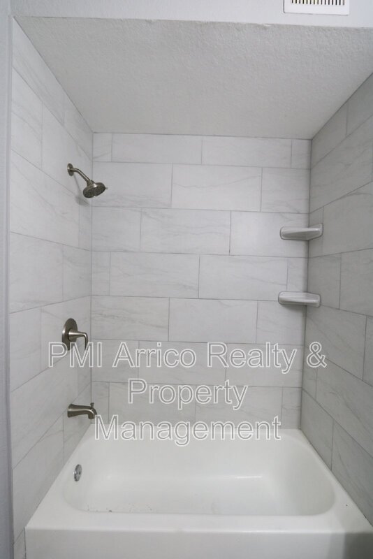 Building Photo - 17101 Carrington Park Dr
