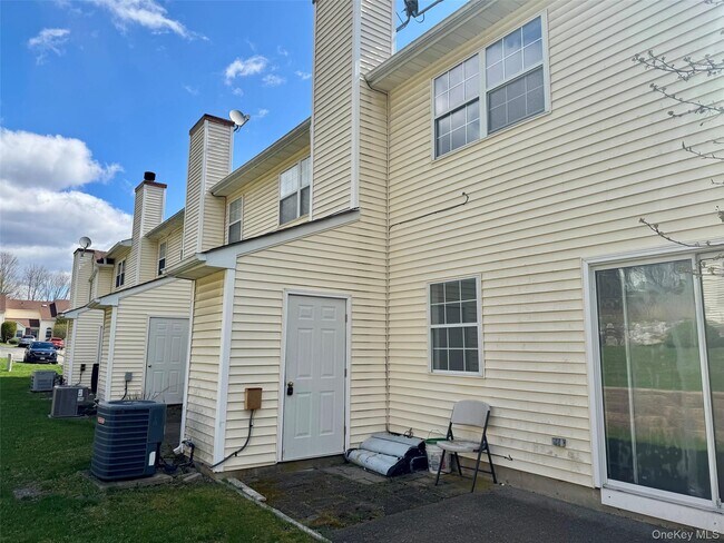 Building Photo - 47 Brick Pond Rd