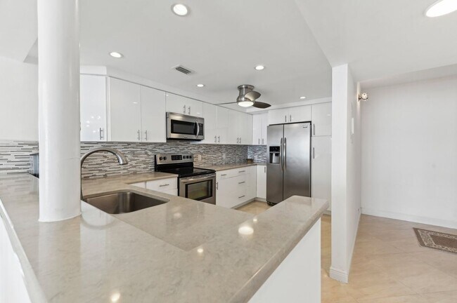 Building Photo - 3580 S Ocean Blvd