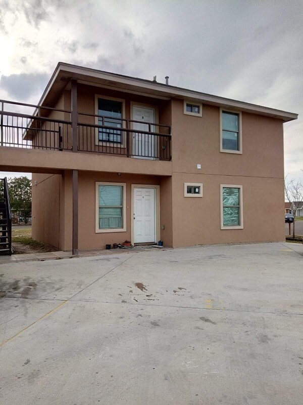 Building Photo - 1302 Quitaca Dr