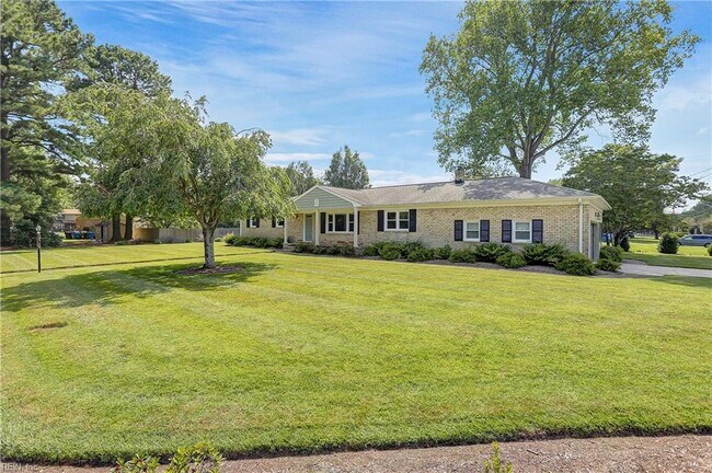Building Photo - 949 General Beauregard Dr