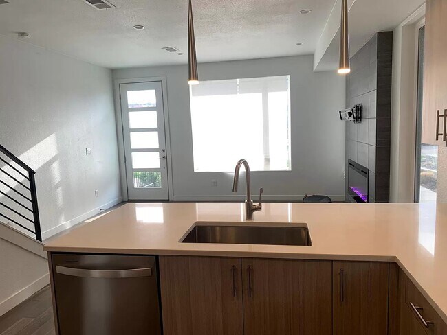 Building Photo - Beautiful Sloans lake Two Bed / Two and a half bath condo for rent