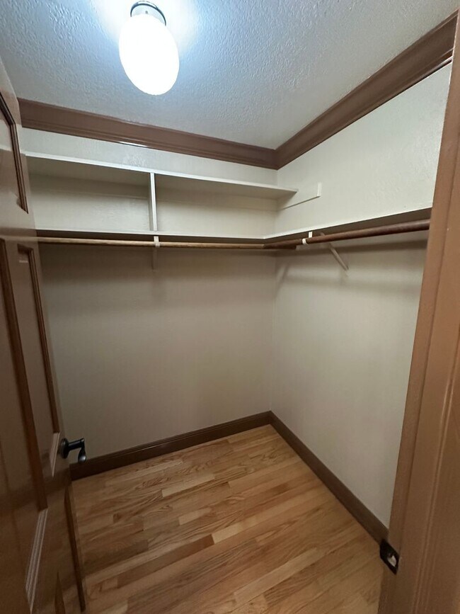 Building Photo - Single Story 3 Bedroom, 3 Full Bath / Best...