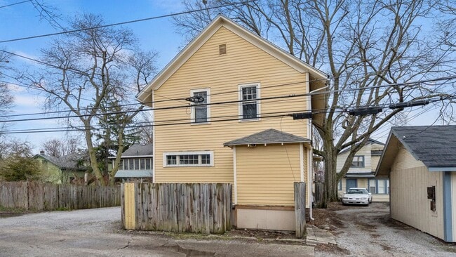 Building Photo - Single-family historic home in West Central with porch and private courtyard.