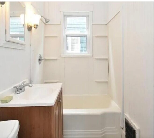 Building Photo - 28 Red Jacket Pky