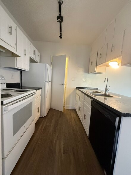 Building Photo - Squire Apartments