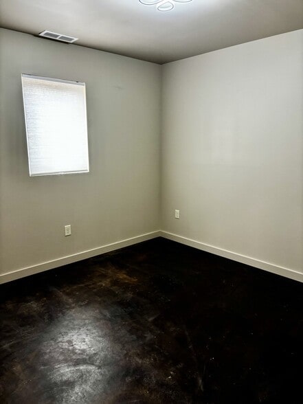 Building Photo - 1414 Silver Cir