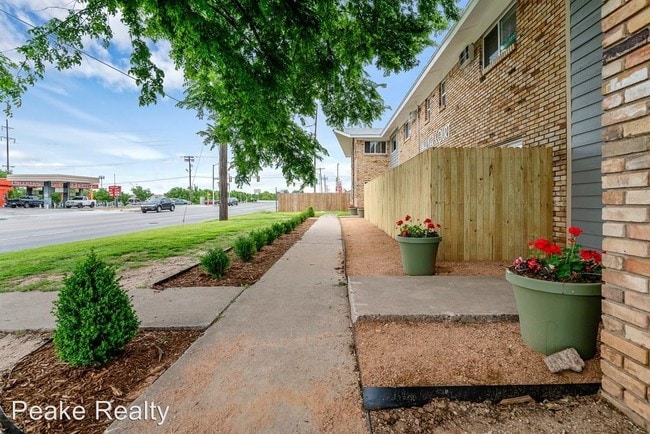 Building Photo - 508 SW 59th St