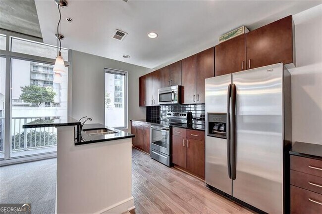 Building Photo - 44 Peachtree Pl NE