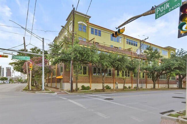 Building Photo - 2323 Polk St