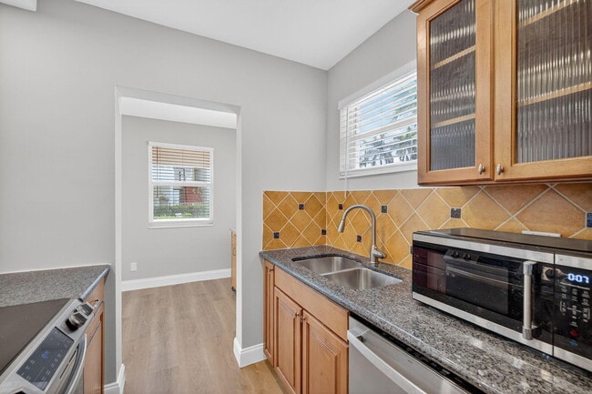 Building Photo - 2591 NE 55th Ct