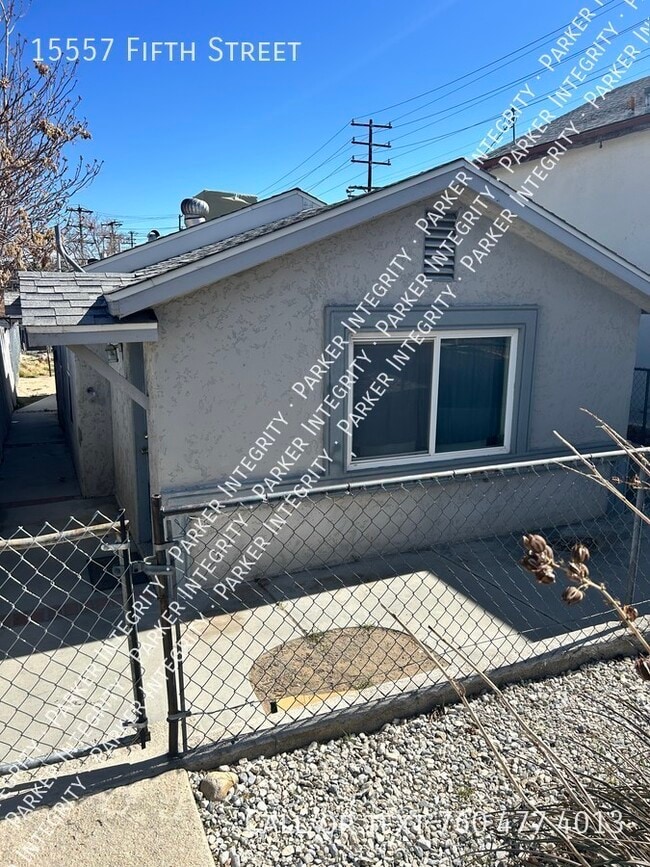 Building Photo - 15557 Fifth Street-