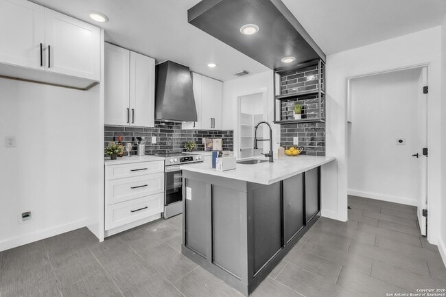 Building Photo - 1118 Shadwell Dr