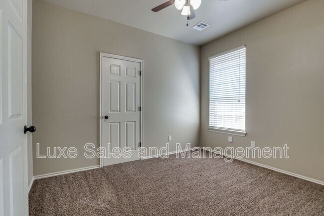 Building Photo - 1308 Garden Gate Dr