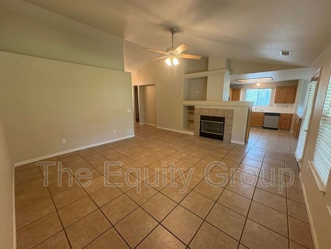 Building Photo - 3645 E Vista Dr