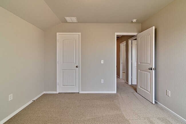 Building Photo - 6601 Loretta White Ln