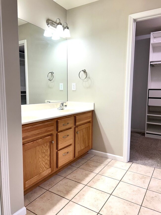 Building Photo - Charming 3-Bedroom Home with Modern Amenities and Elegant Finishes