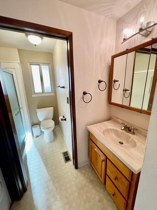 Building Photo - Beautiful 2bd/1bath South Tabor Home with ...