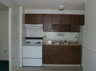 Kitchen - Candlewood Apartments