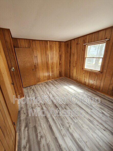Building Photo - 6 Greenwood Ln