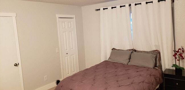 Building Photo - 3195 White Cir