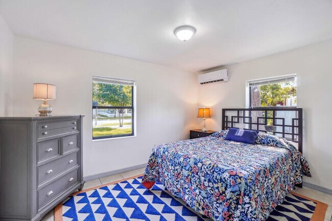 Building Photo - 662 Callahan St