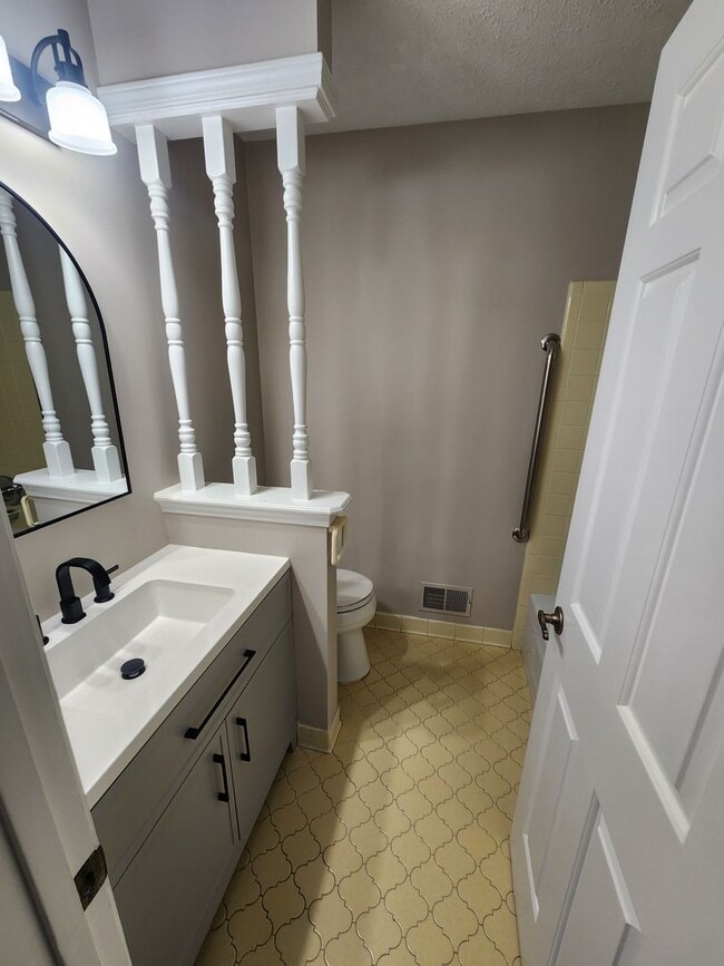 Building Photo - Renovated 3 bedroom 2 full bath home with attached garage and unfinished basement in J-town!