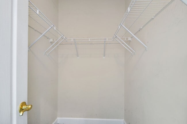 Building Photo - 3 BEDROOM, 4 BATHROOM TOWNHOME AVAILABLE MARCH 15th SUMMERFIELD RESIDENCES AT VICTORY PROMENADE!