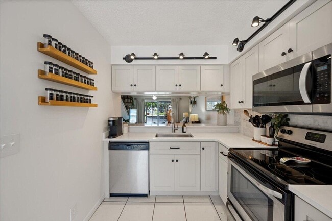 Building Photo - 6254 Riverwalk Ln