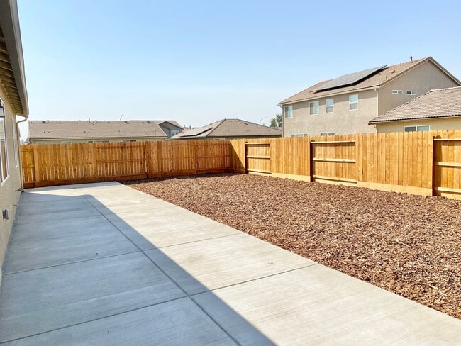 Building Photo - Spacious 4-Bed, 2-Bath Single-Level Home Near Boris Elementary