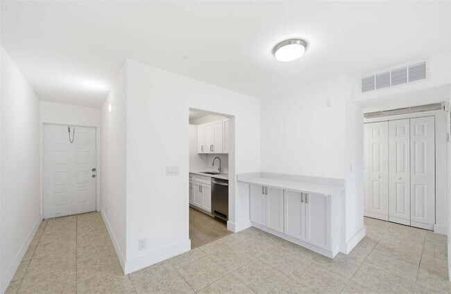 Building Photo - 3228 Coral Ridge Dr