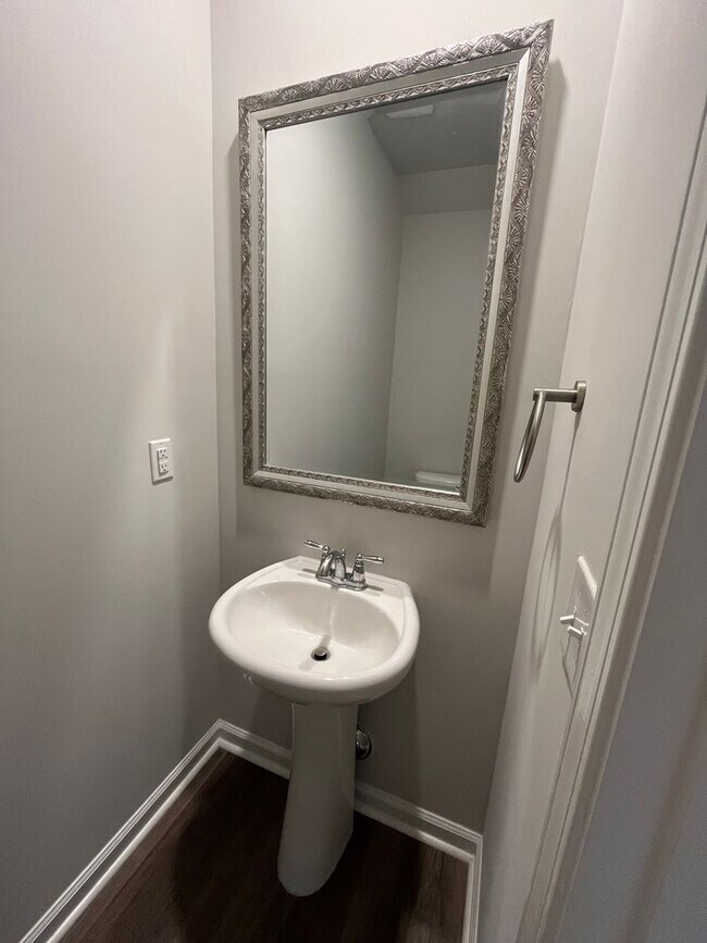 Building Photo - 7650 Knightbell Cir