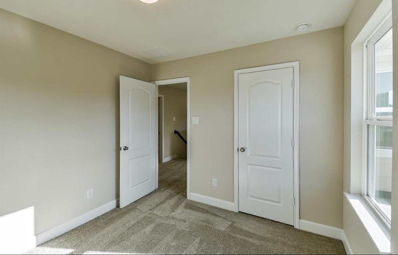 Building Photo - 10215 Alder Ridge Dr
